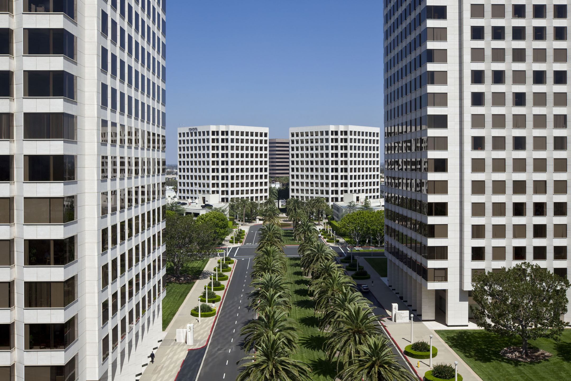 Aerial view of a modern office campus in Irvine, California